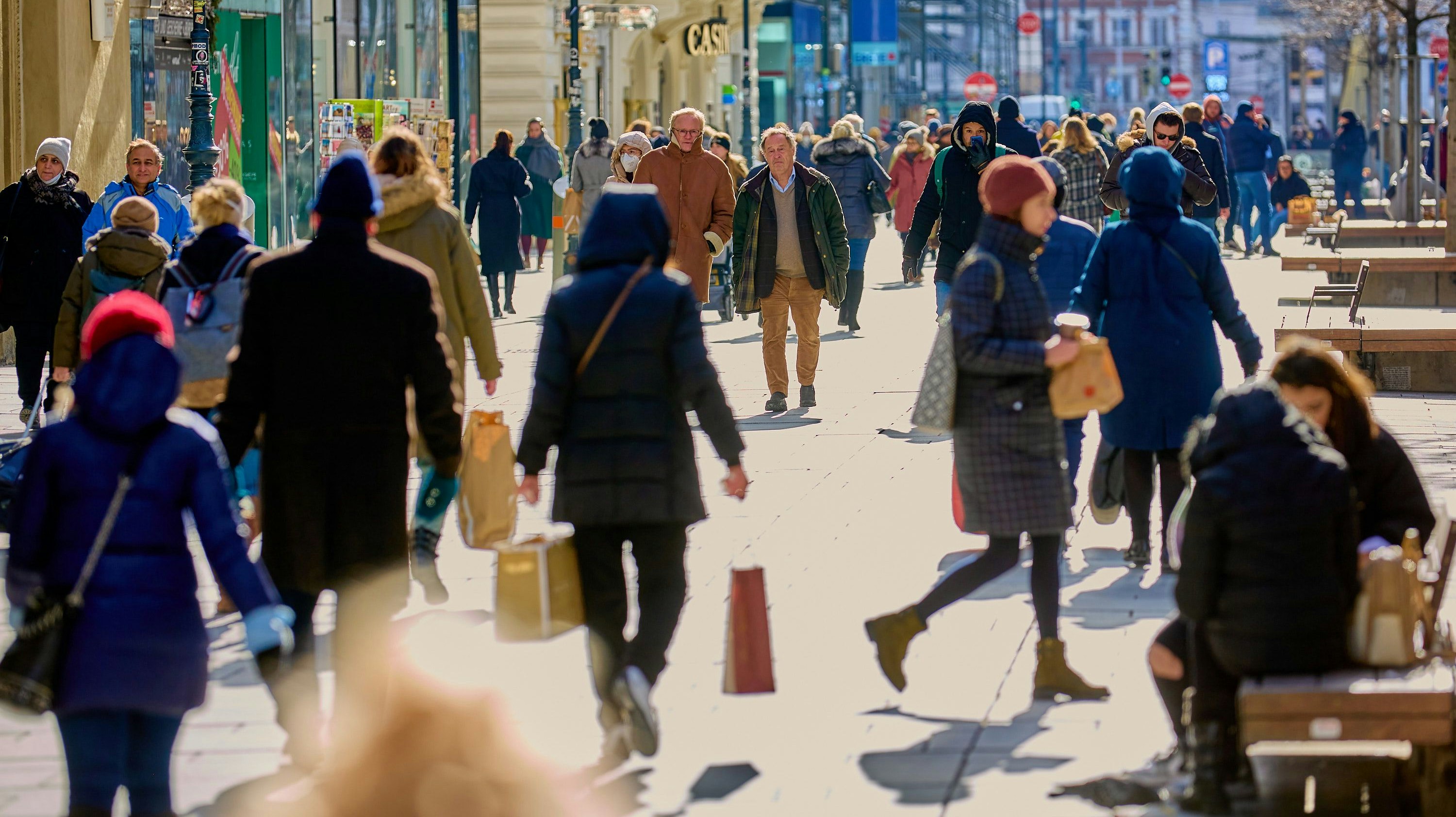 Die Wiener Kärntner Straße, Österreichs teuerste Einkaufsstraße, war in der ersten Woche nach dem Lockdown gut besucht