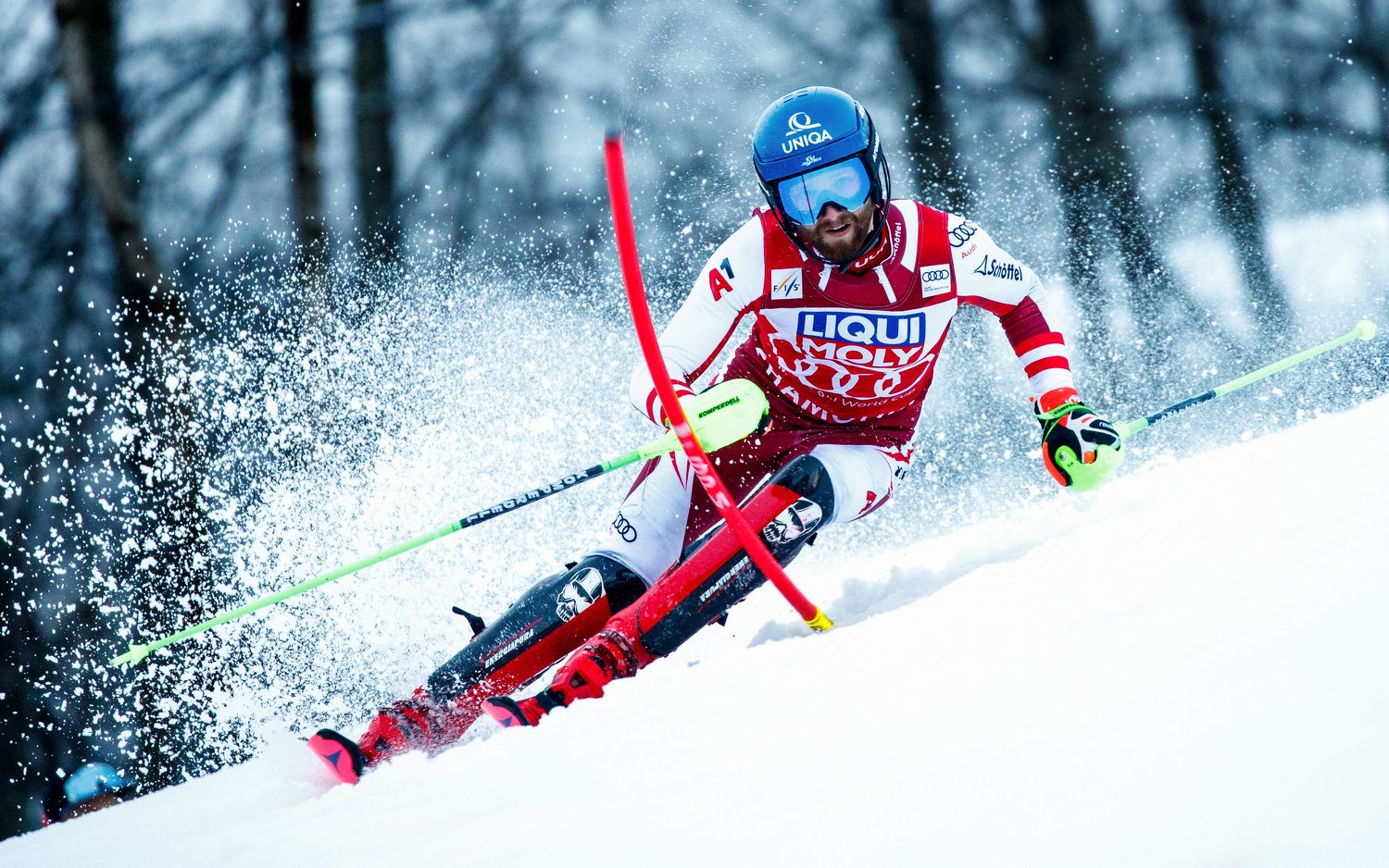 Marco Schwarz greift in der Cortina-Kombi nach einer Medaille.