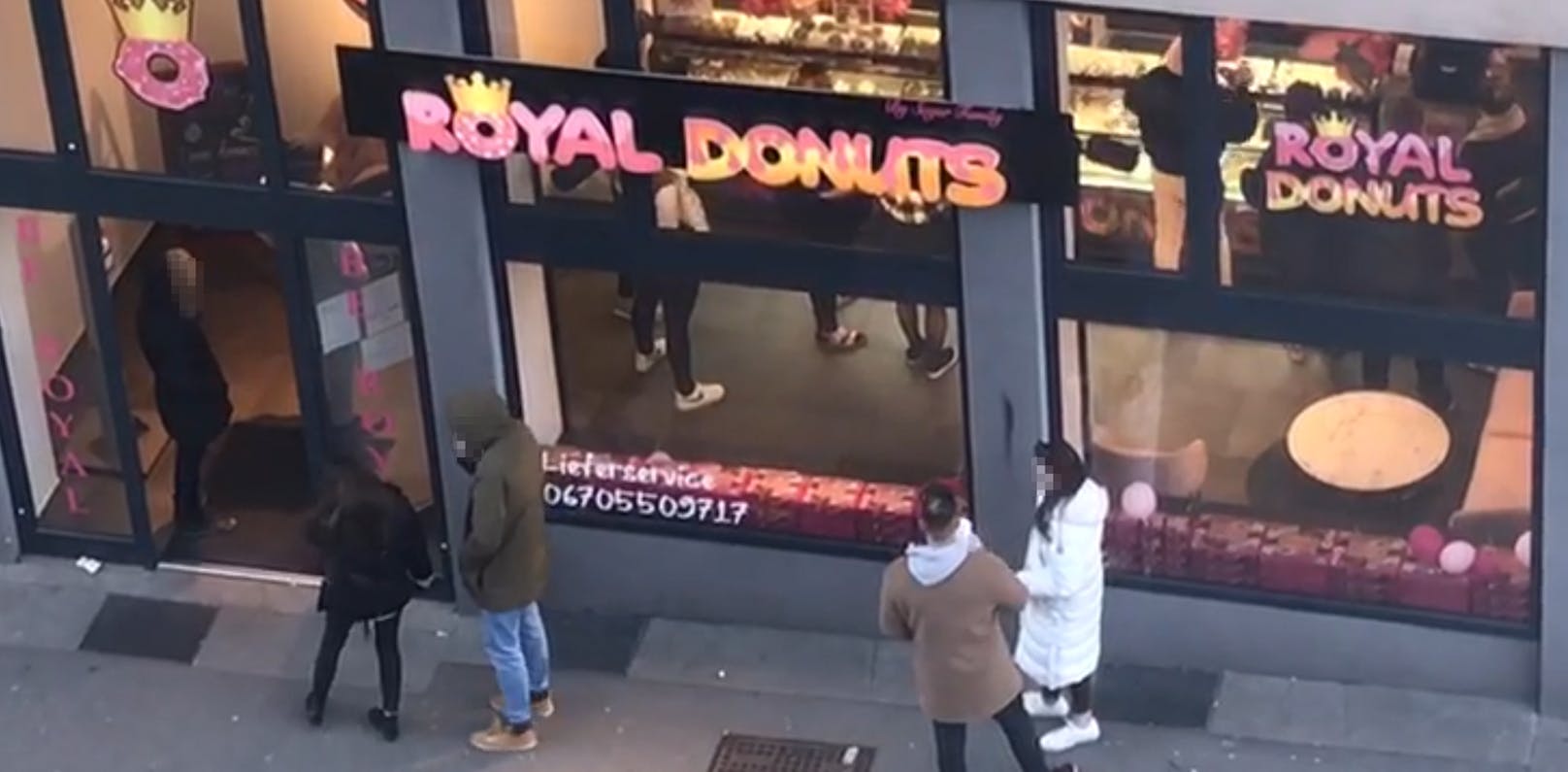 Diesen Donut-Laden scheint der Mindestabstand nicht zu interessieren