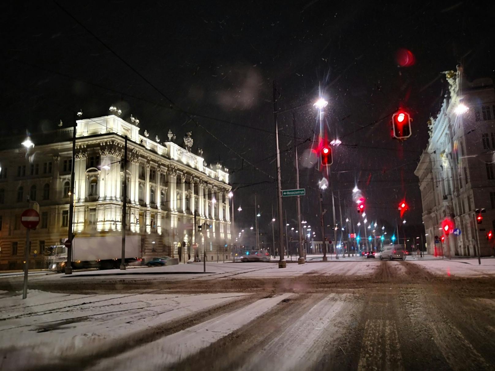 Nächtlicher Schneefall sorgte am 16. Februar 2021 für weiße Straßen in Wien