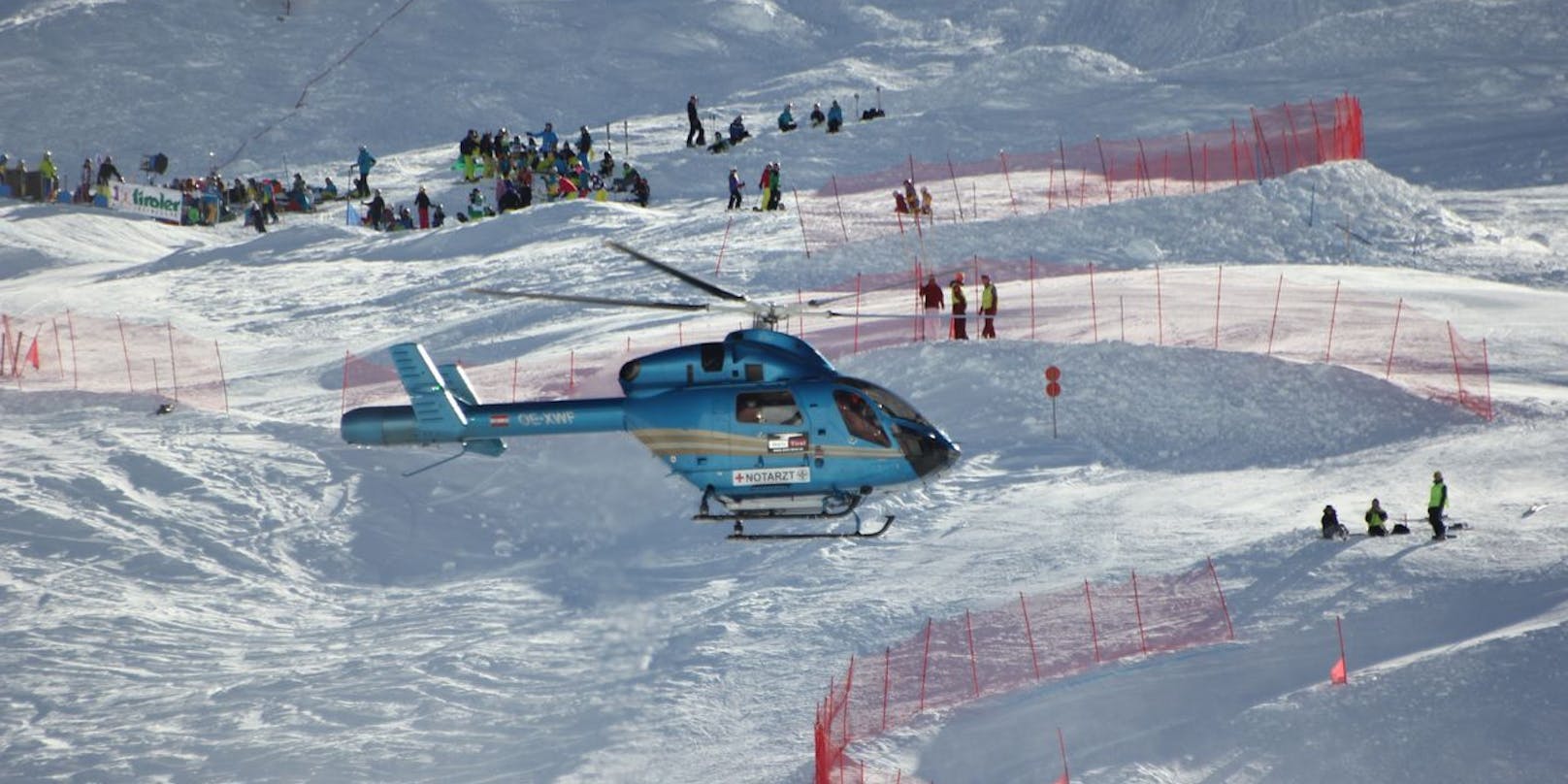 Der Skifahrer wurde mit schweren Verletzungen in das Krankenhaus geflogen.