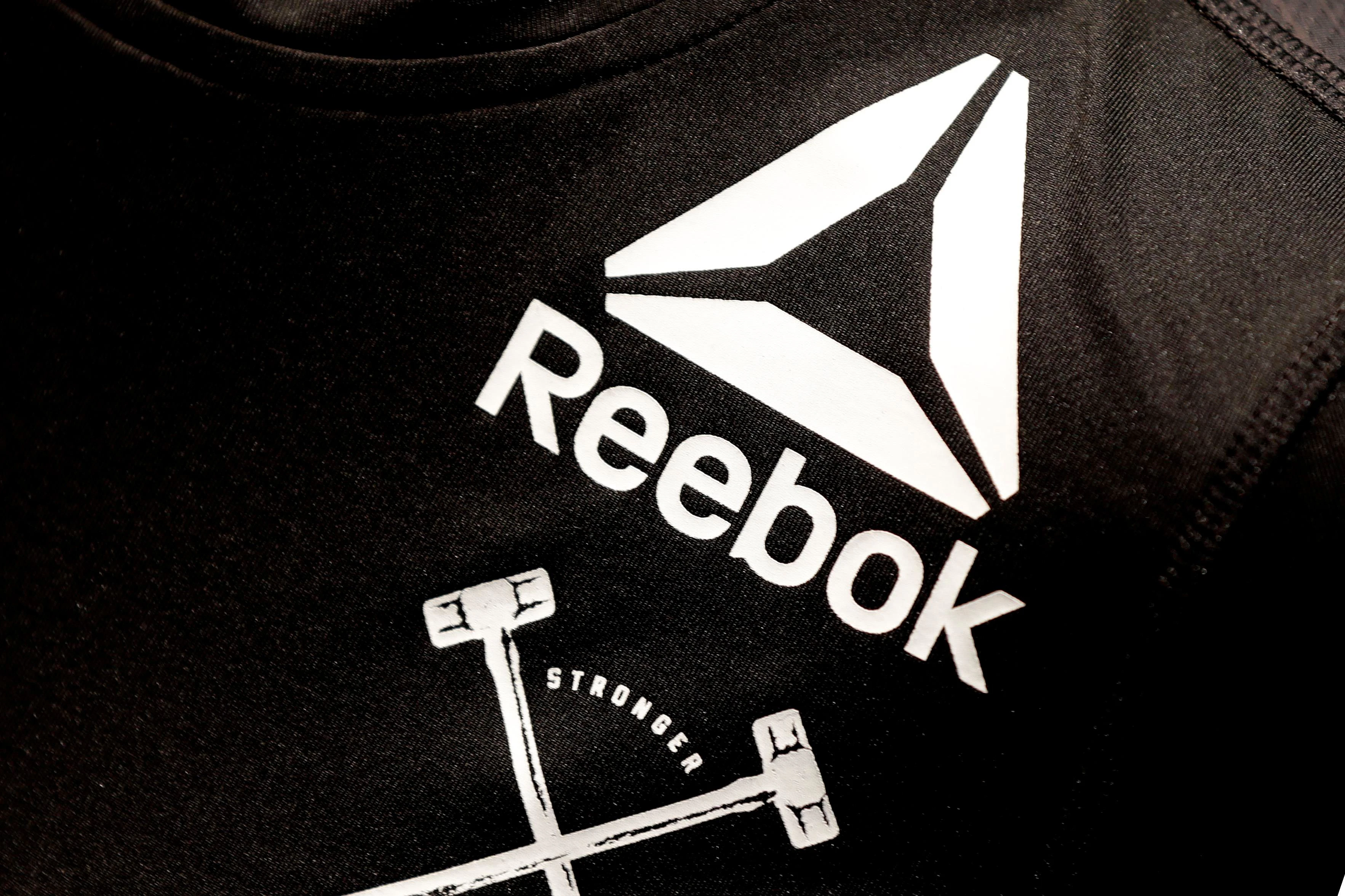 Download von www.picturedesk.com am 16.02.2021 (16:10).  The Reebok logo is printed on a shirt prior to the annual shareholders meeting of German sports equipment company adidas AG in Fuerth, Germany, Thursday, May 11, 2017. (AP Photo/Matthias Schrader) - 20170511_PD1118 - Rechteinfo: Rights Managed (RM)