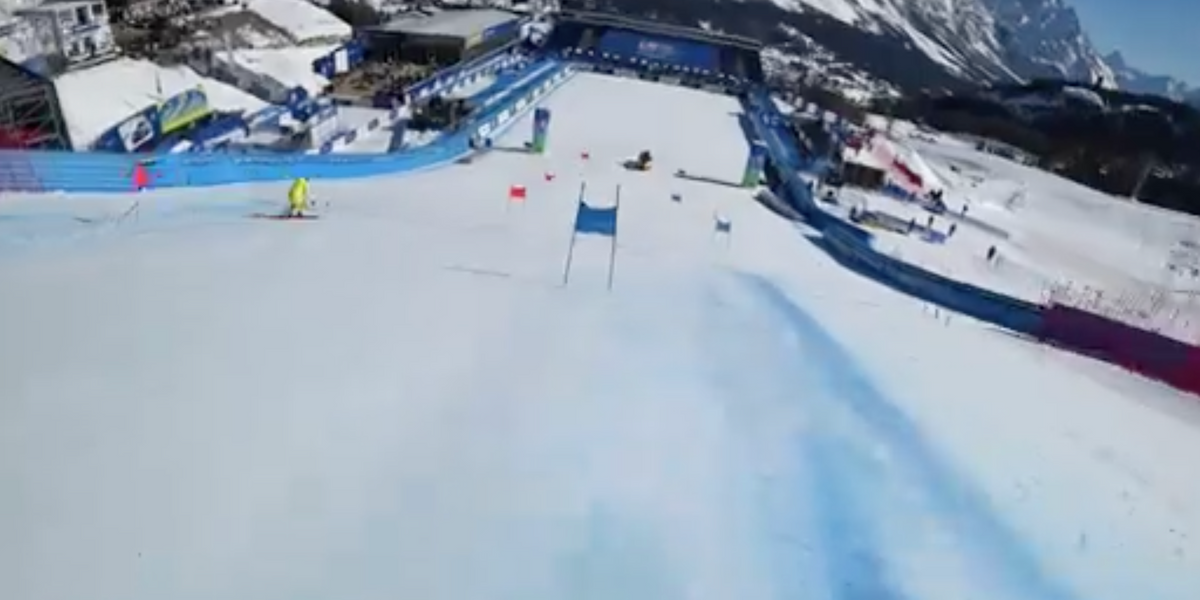 Thomas Sykora sieht den gleben Anorak seiner ORF-Kollegin nur mehr aus der Ferne.