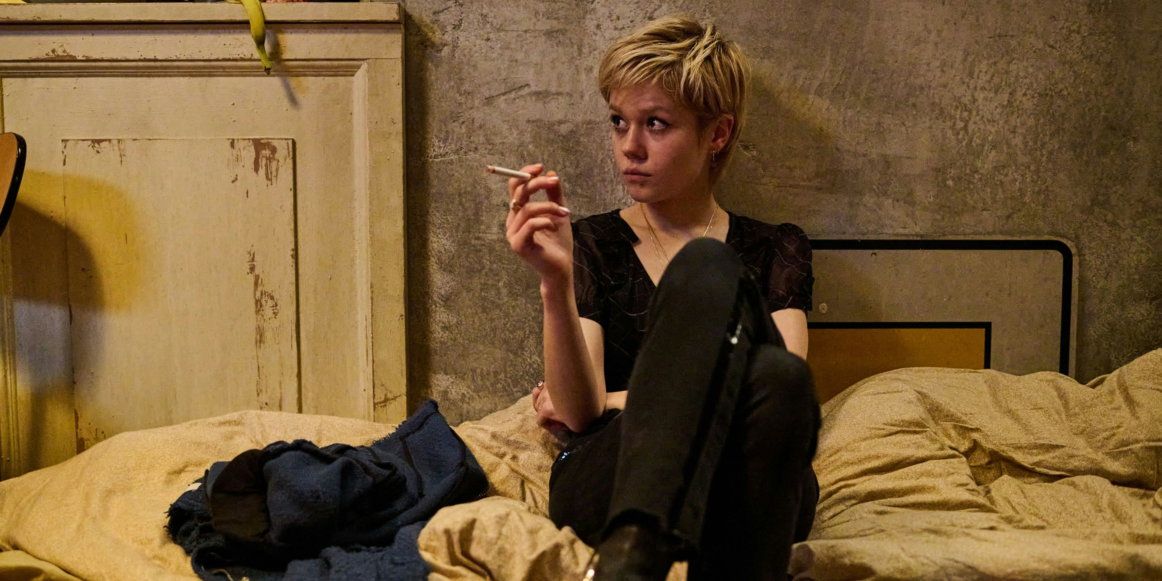 Wir Kinder vom Bahnhof Zoo folgt sechs Jugendlichen, die kompromisslos für ihren Traum von Glück und Freiheit kämpfen und dabei alle Probleme mit Eltern, Lehrern und anderen Spießern hinter sich lassen wollen. 