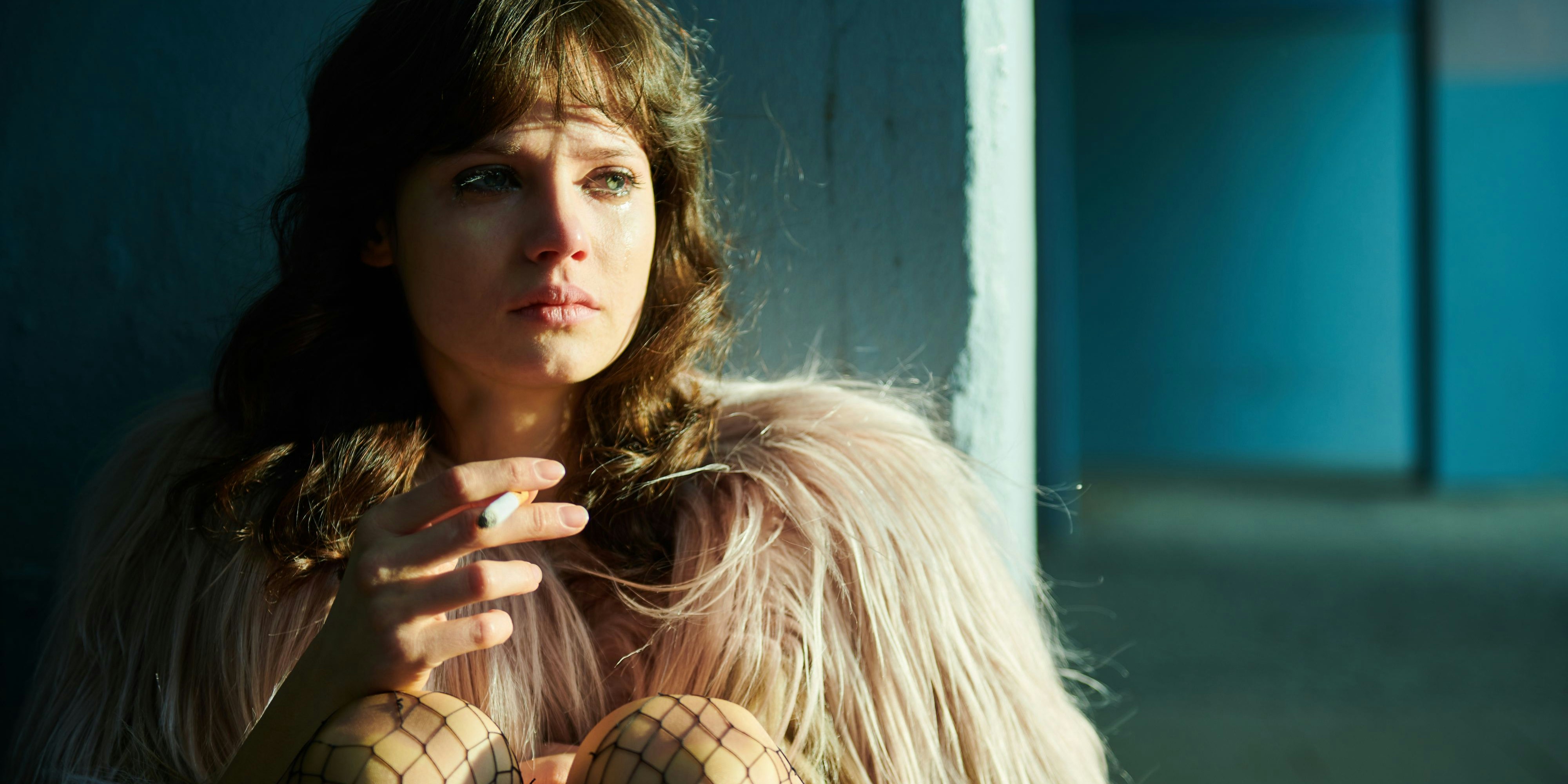 Christiane F. wird in der Serie von der österreichisch-australischen Schauspielerin Jana McKinnon verkörpert.