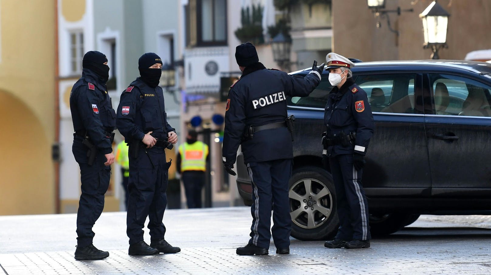 Polizei in der Innenstadt von Kitzbühel. Symbolbild