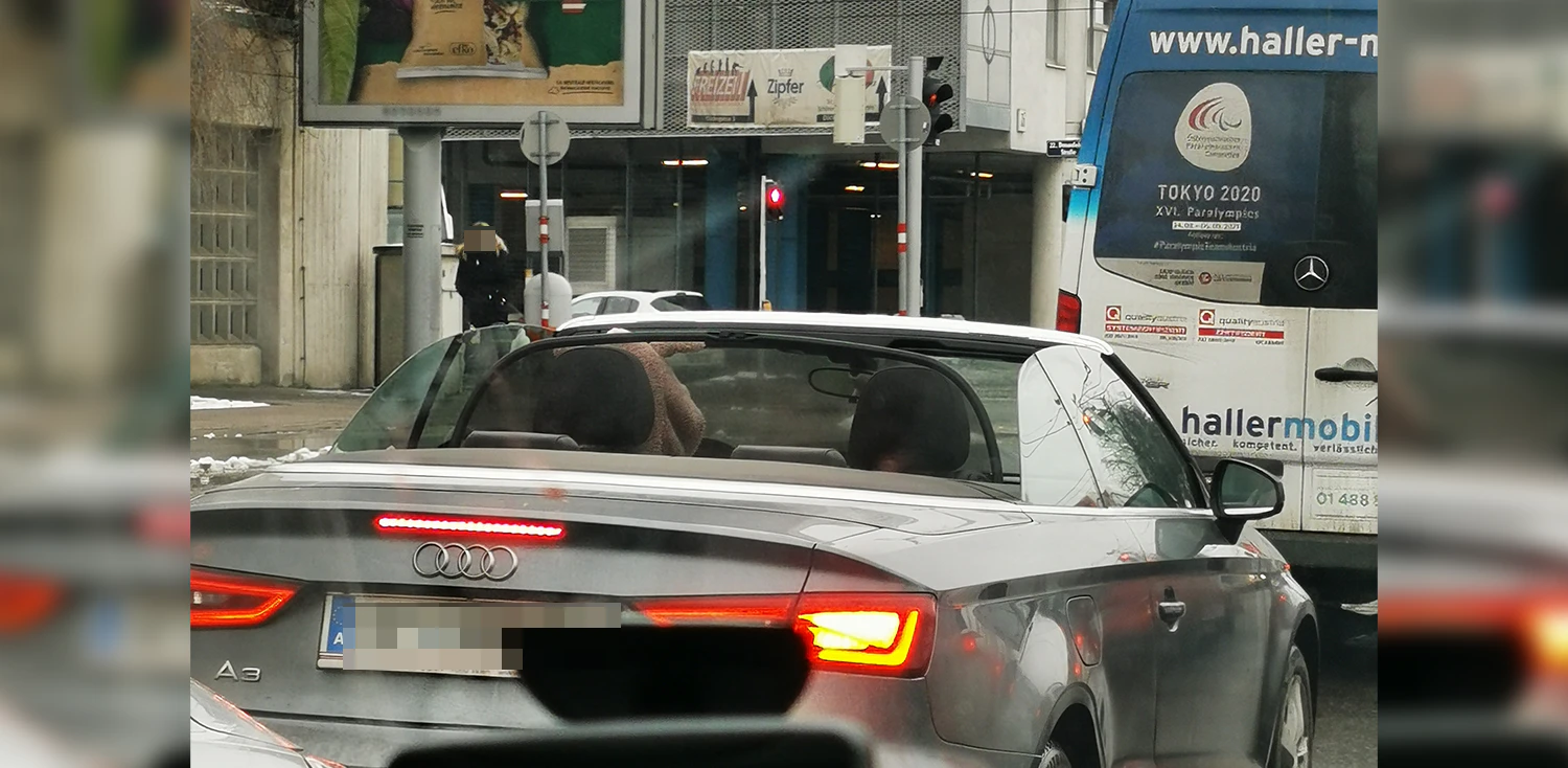 Dieser Cabrio-Fahrer schien die Kälte nicht zu spüren