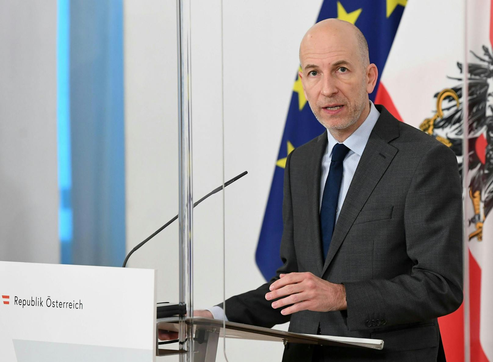 Arbeitsminister Martin Kocher (ÖVP) bei einer Pressekonferenz am 16. Februar 2021.