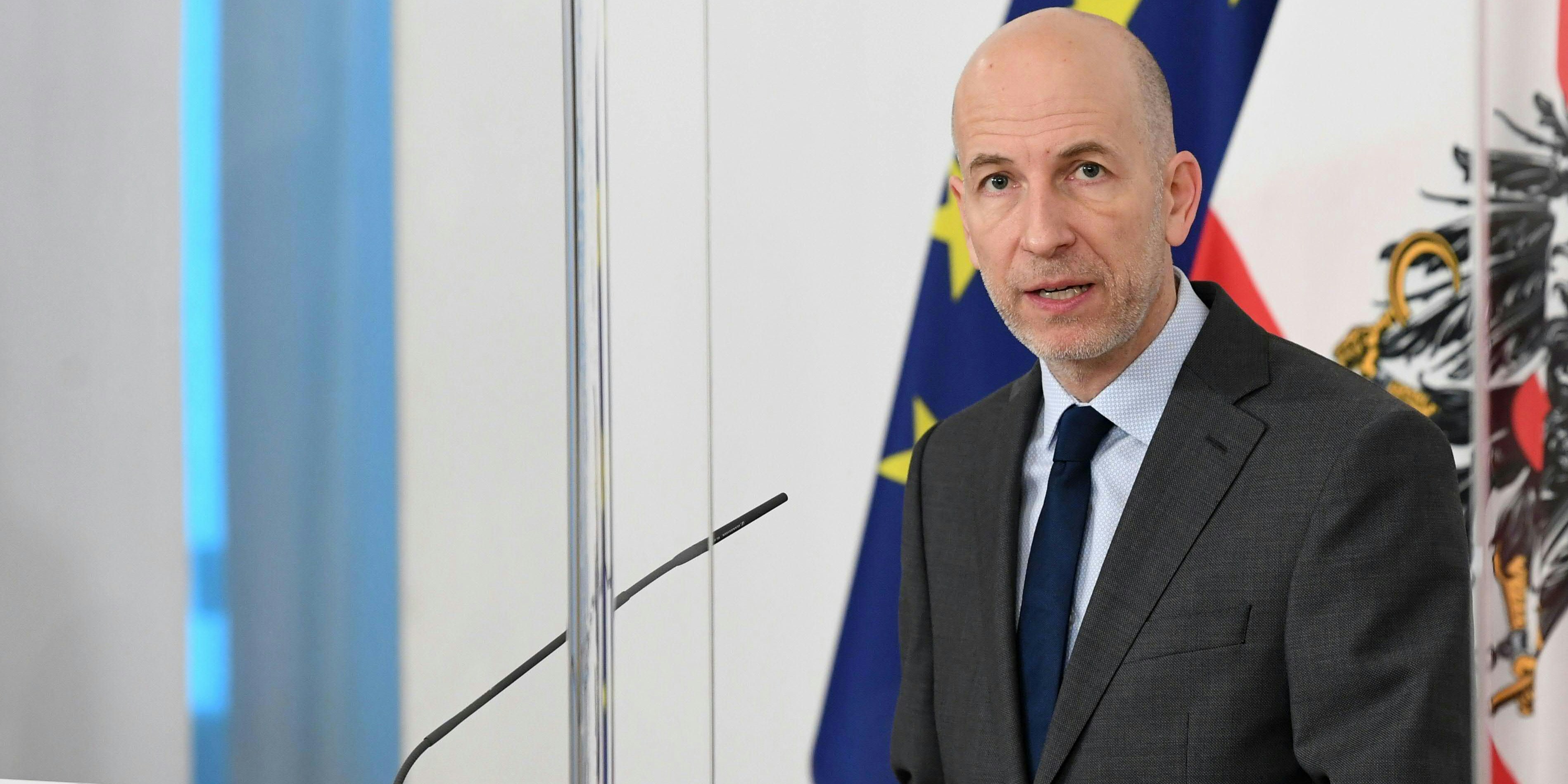 Arbeitsminister <strong>Martin Kocher</strong> investiert 700 Millionen Euro in neue Jobs.