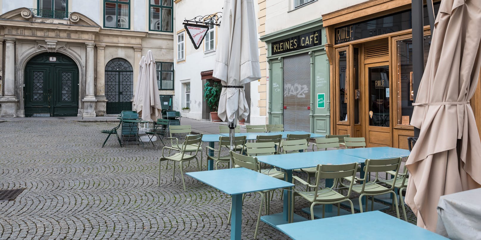 Keine Chance für die Gastro: Das "Kleine Cafe" am Franziskanerplatz und alle anderen Lokale bleiben wohl bis Ostern 2021 geschlossen