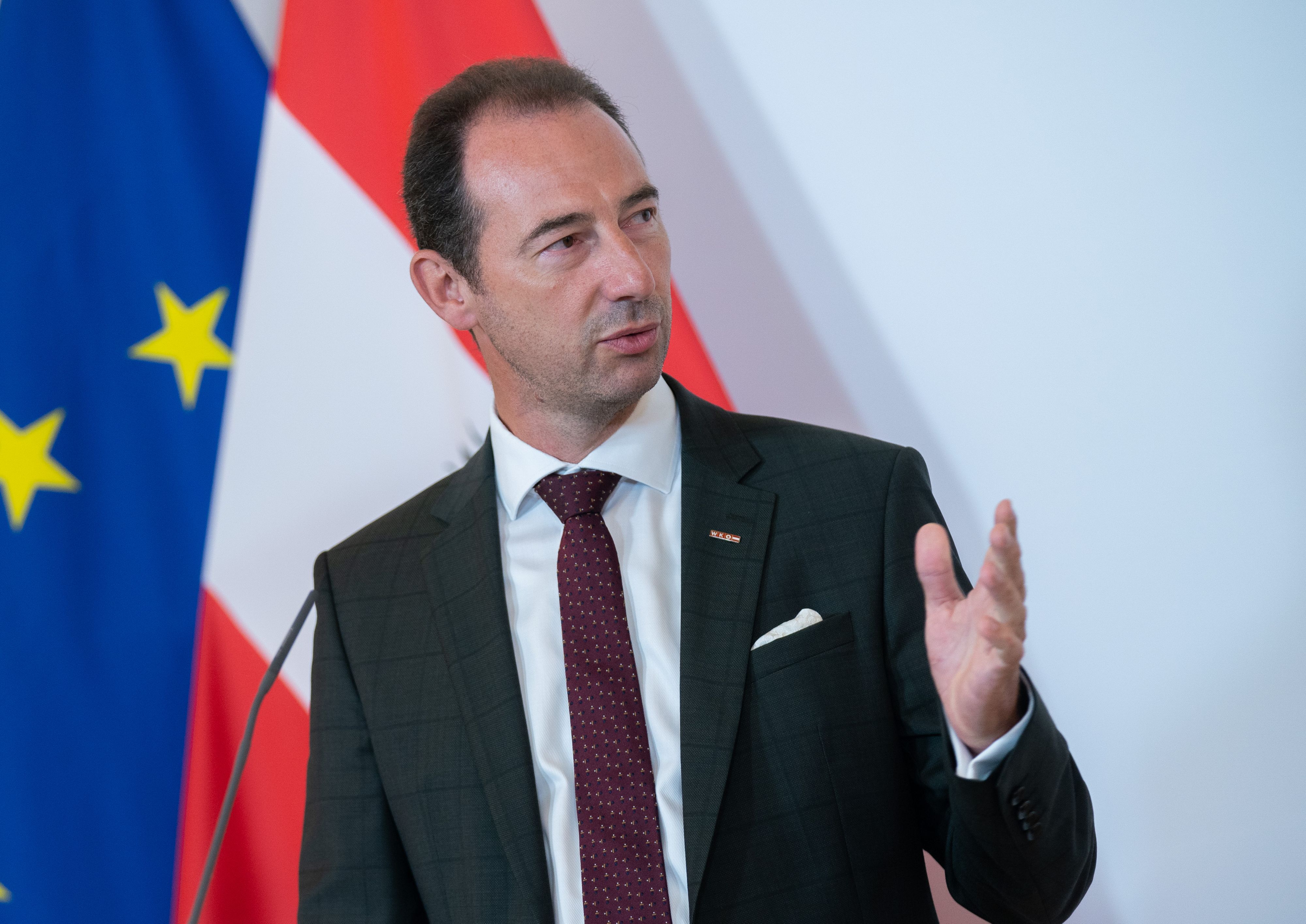 Mario Pulker (WKO-Fachverband Gastronomie) während einer Pressekonferenz der Bundesregierung