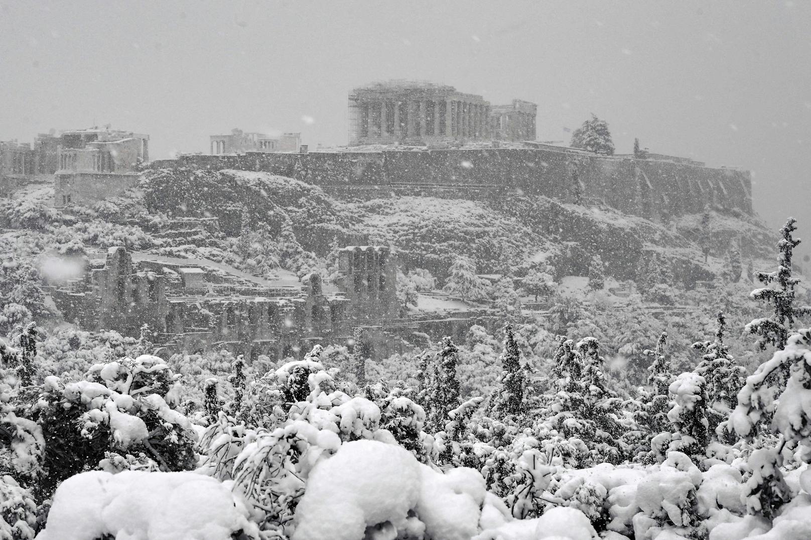 Heftiger Schneefall lässt Athen im Chaos versinken