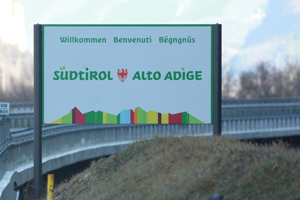 Das Verlassen und Betreten der Gemeinde wird nur in unbedingt erforderlichen Fällen erlaubt sein. Betroffene müssen dabei aber einen PCR- bzw. Antigen-Test vorweisen, der nicht älter als 72 Stunden sein darf.