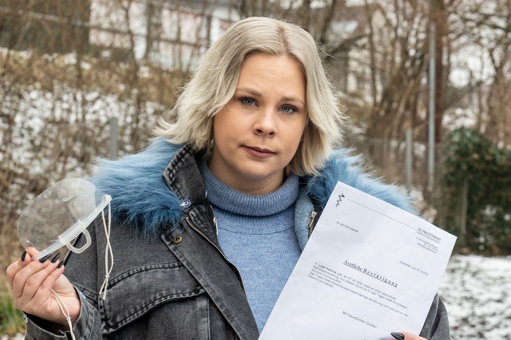 Sabrina Luger (24) hat ein Attest für eine Maskenbefreiung, im Shoppingcenter half ihr das nicht.
