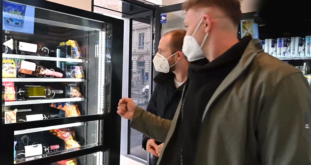 In diesem Supermarkt wird man von Automaten bedient.