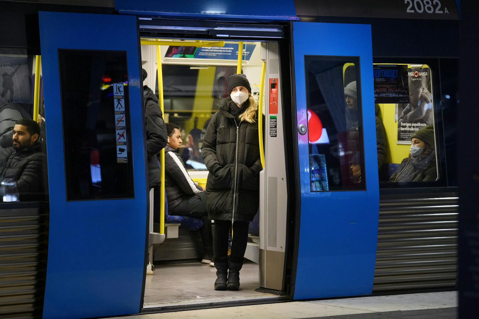 Maskenpflicht in der U-Bahn in Stockholm. 