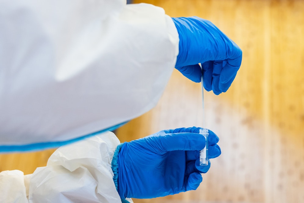 Künftig wird nach jedem Antigen-Schnelltest ein personalisierter QR-Code erstellt. Dieser enthält alle wichtigen Angaben zur Testperson und dem Testergebnis und soll die Fälschungssicherheit erhöhen.