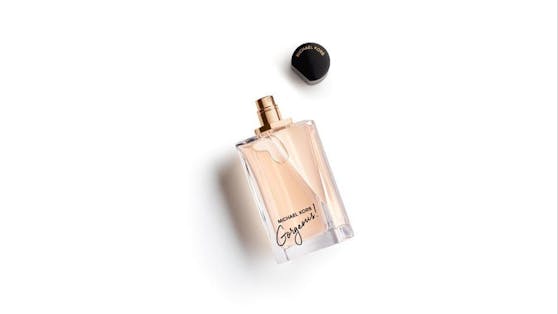 "Gorgeous!" von Michael Kors mit Ingredienzen wie Jasmin, Ylang-Ylang und einem Tabakakkord, ist ab 1. März 2021 an allen Michael Kors-Verkaufsstellen erhältlich.