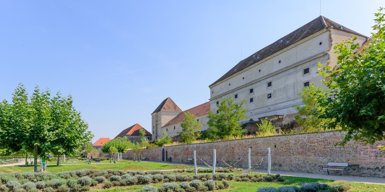 Der neue Standort: Schloss Neugebäude in Wien-Simmering