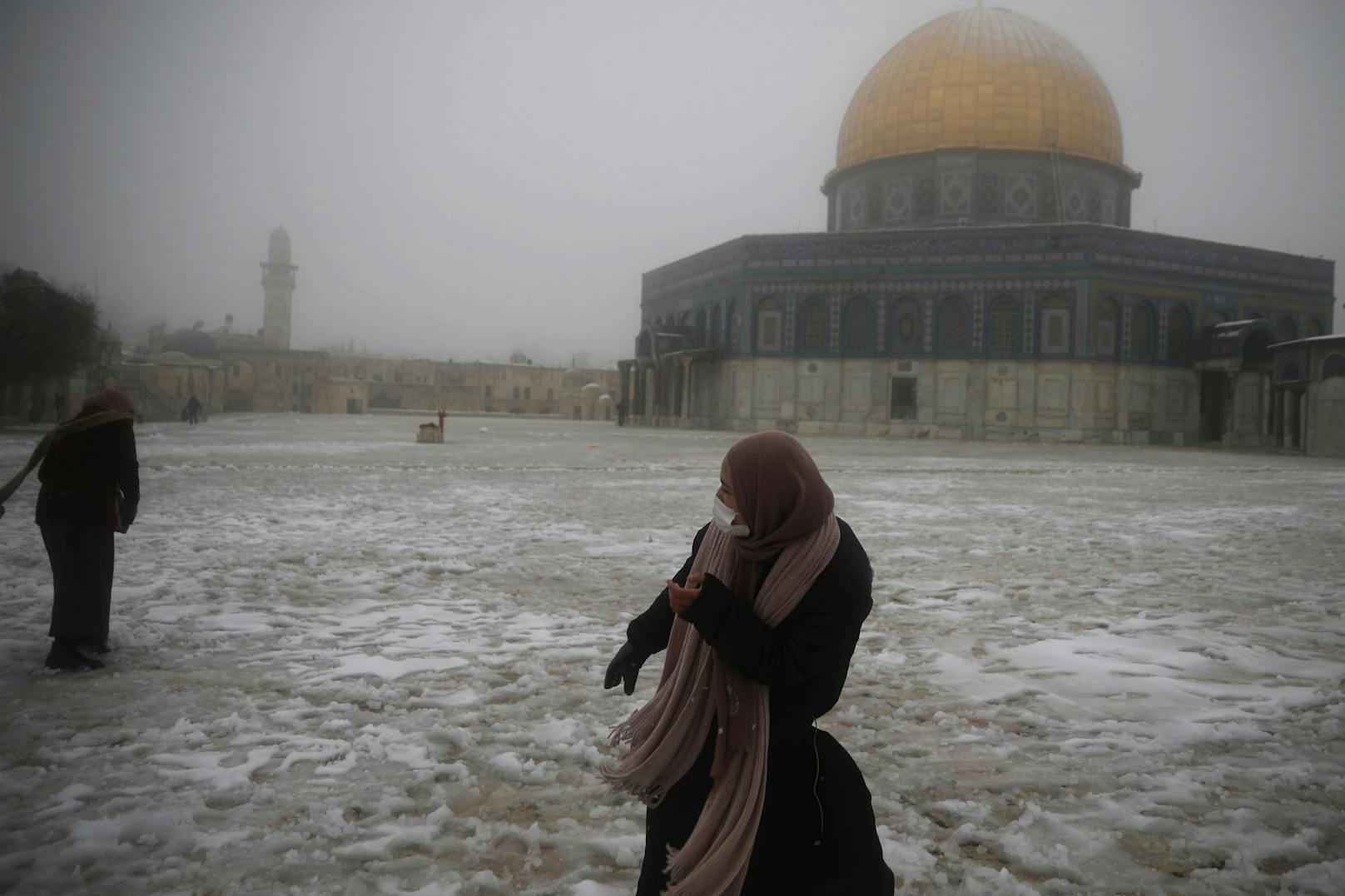 Schneeballschlacht vor der Al Aqsa Mosque in Jerusalem