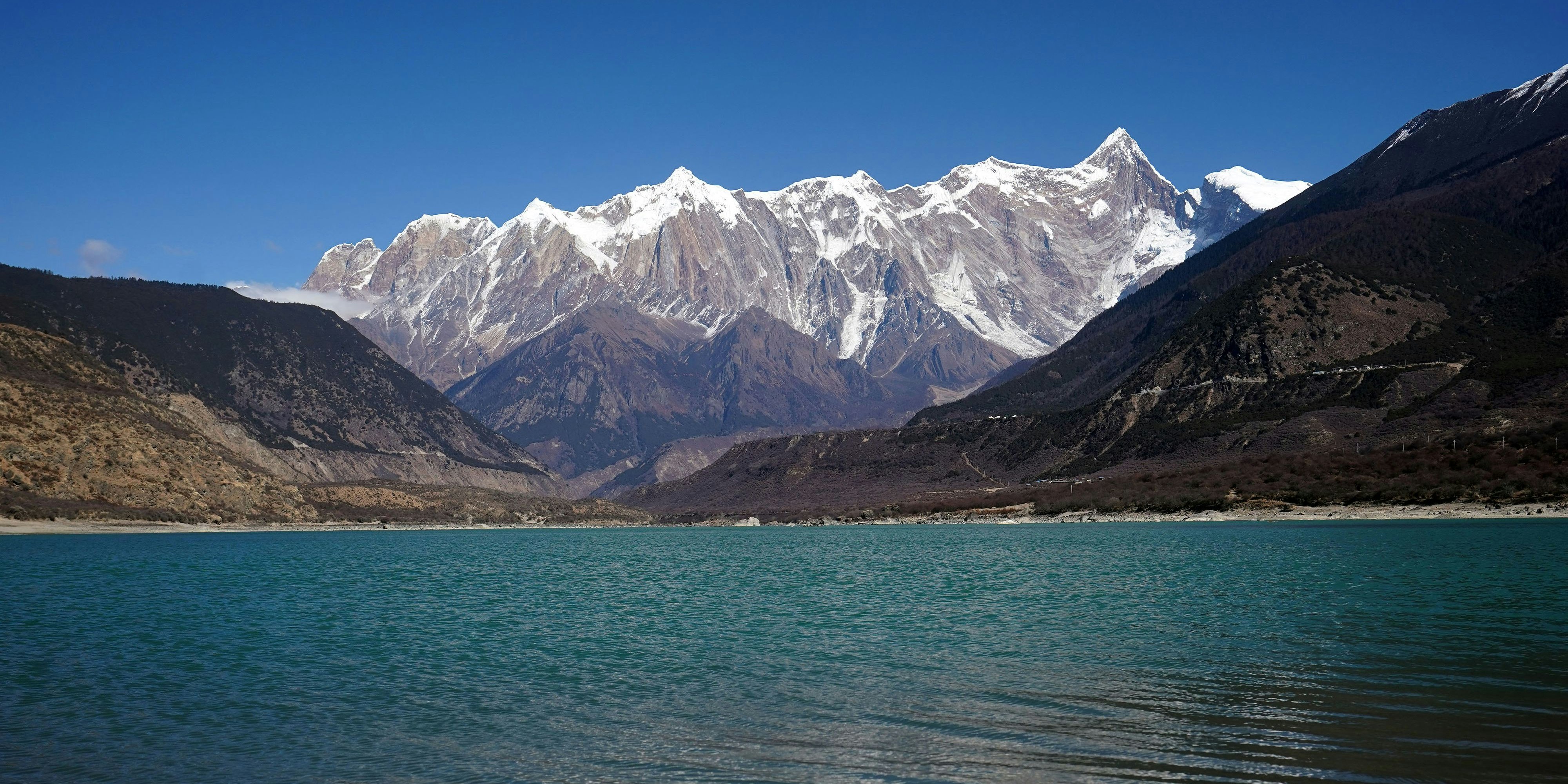 Download von www.picturedesk.com am 18.02.2021 (09:13).  (210129) -- NYINGCHI, Jan. 29, 2021 (Xinhua) -- Photo taken on Jan. 28, 2021 shows the scenery of the 7,782-meter-high Mount Namjagbarwa in Nyingchi, southwest China's Tibet Autonomous Region. (Xinhua/Zhan Yan).Xinhua News Agency / eyevine :...http://. - 20210128_PD10937 - Rechteinfo: Rights Managed (RM)