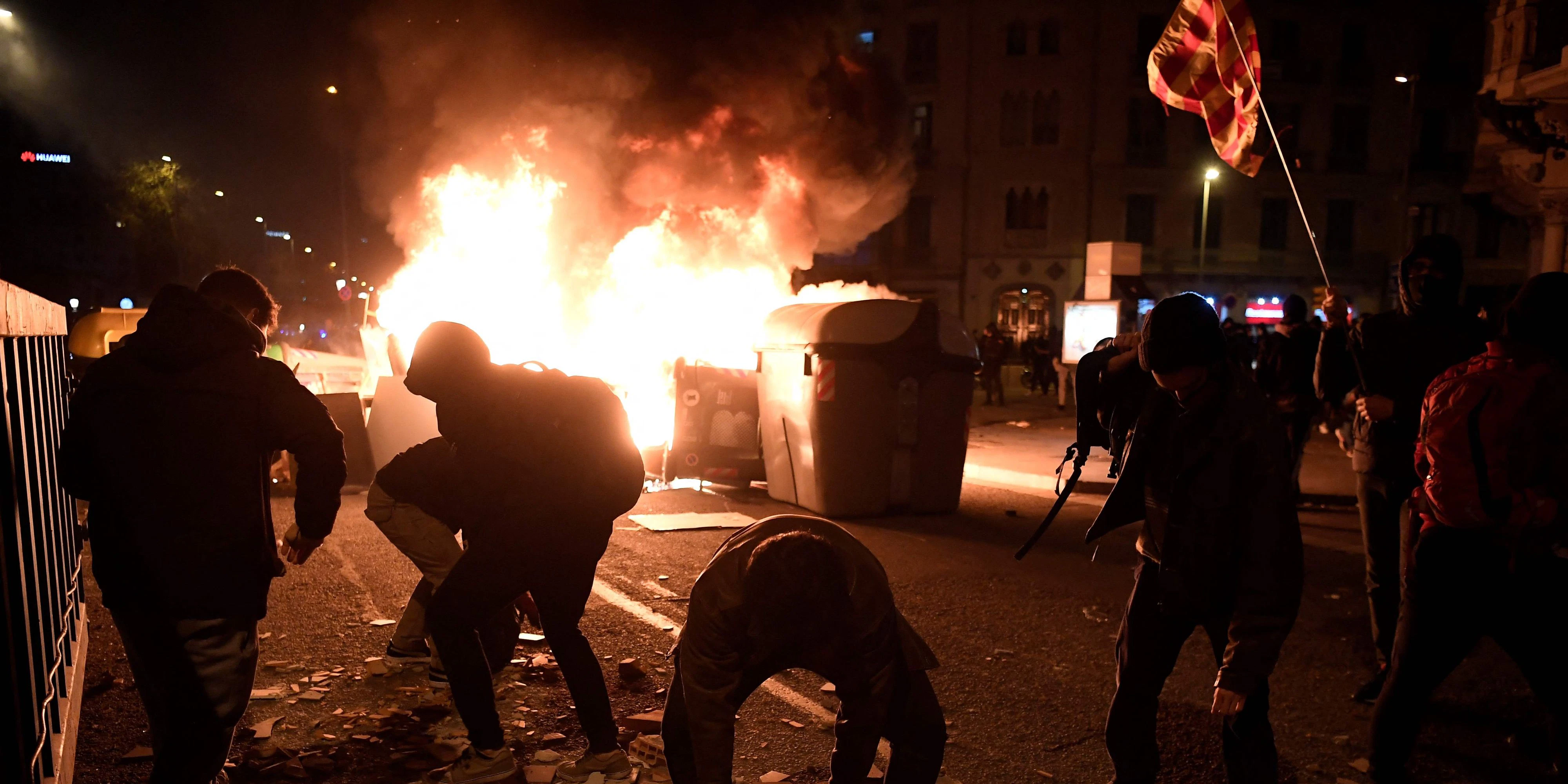 Spanien erlebt die zweite Krawall-Nacht in Folge.