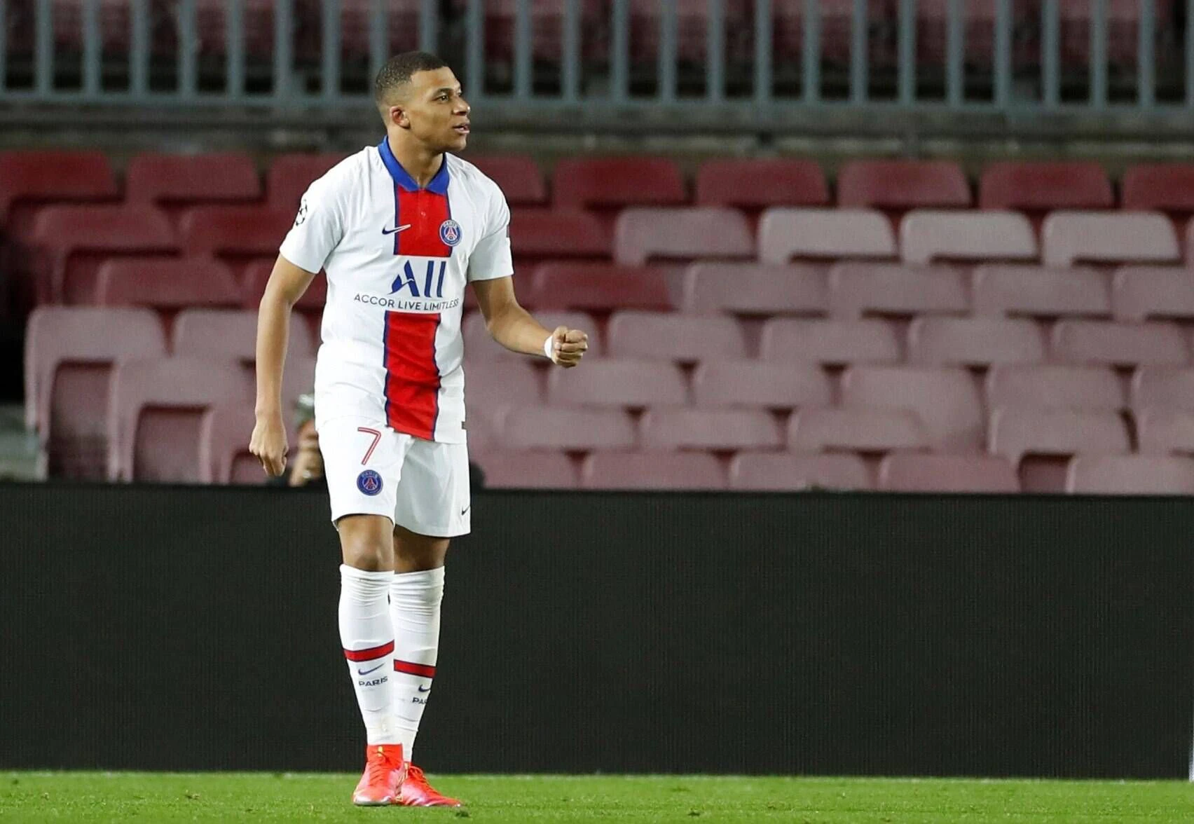Kylian Mbappe legte sich mit den Barca-Spielern an. 