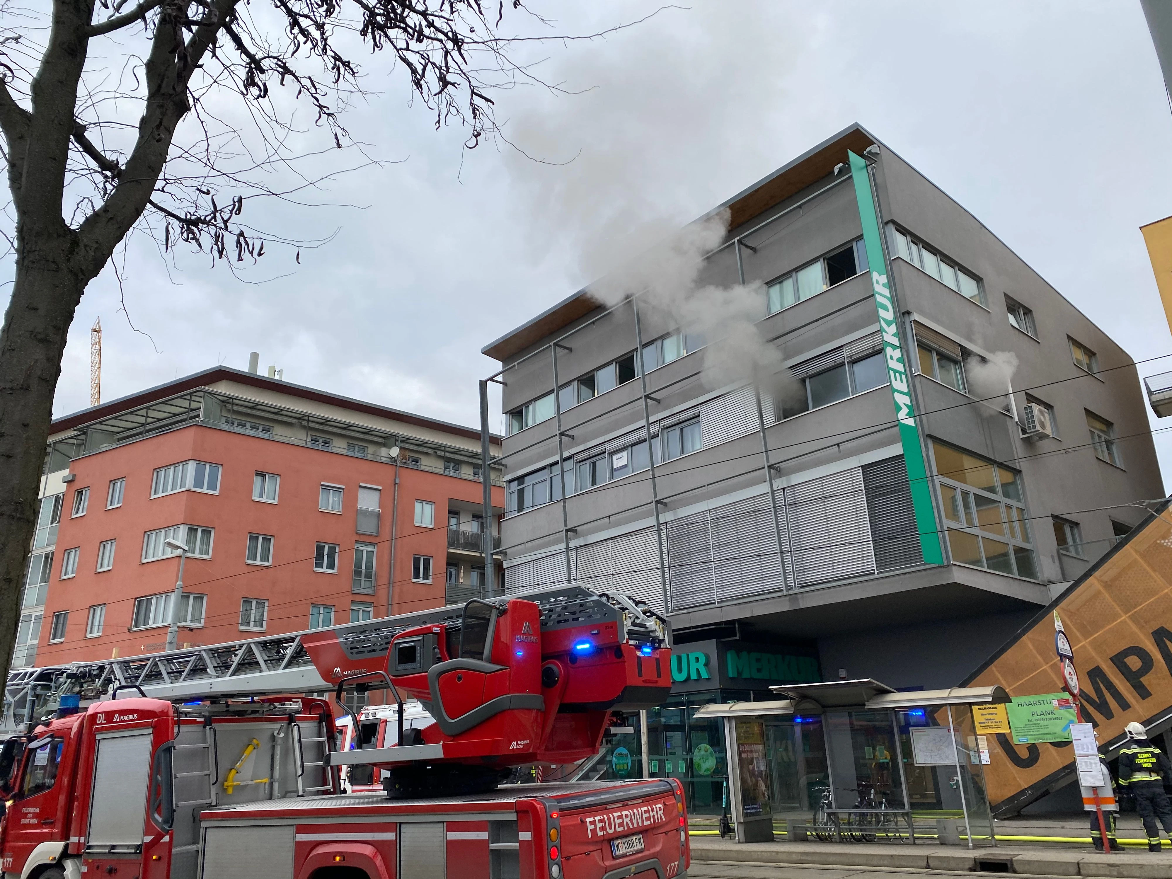 Die Feuerwehr rückte zum Löscheinsatz aus.