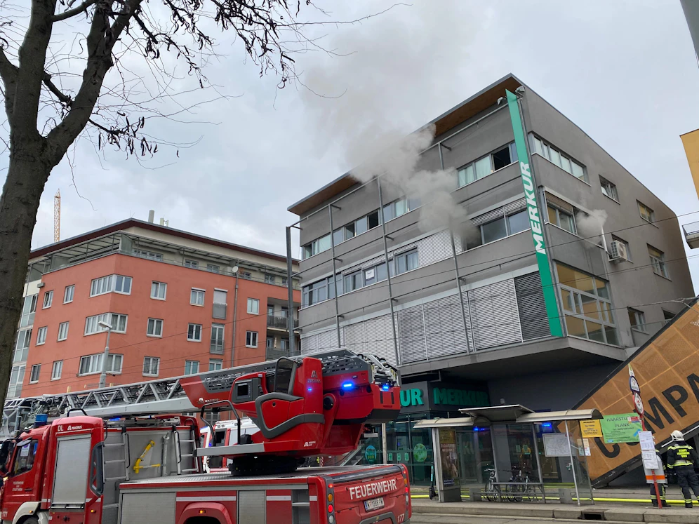 Die Feuerwehr rückte zum Löscheinsatz aus.