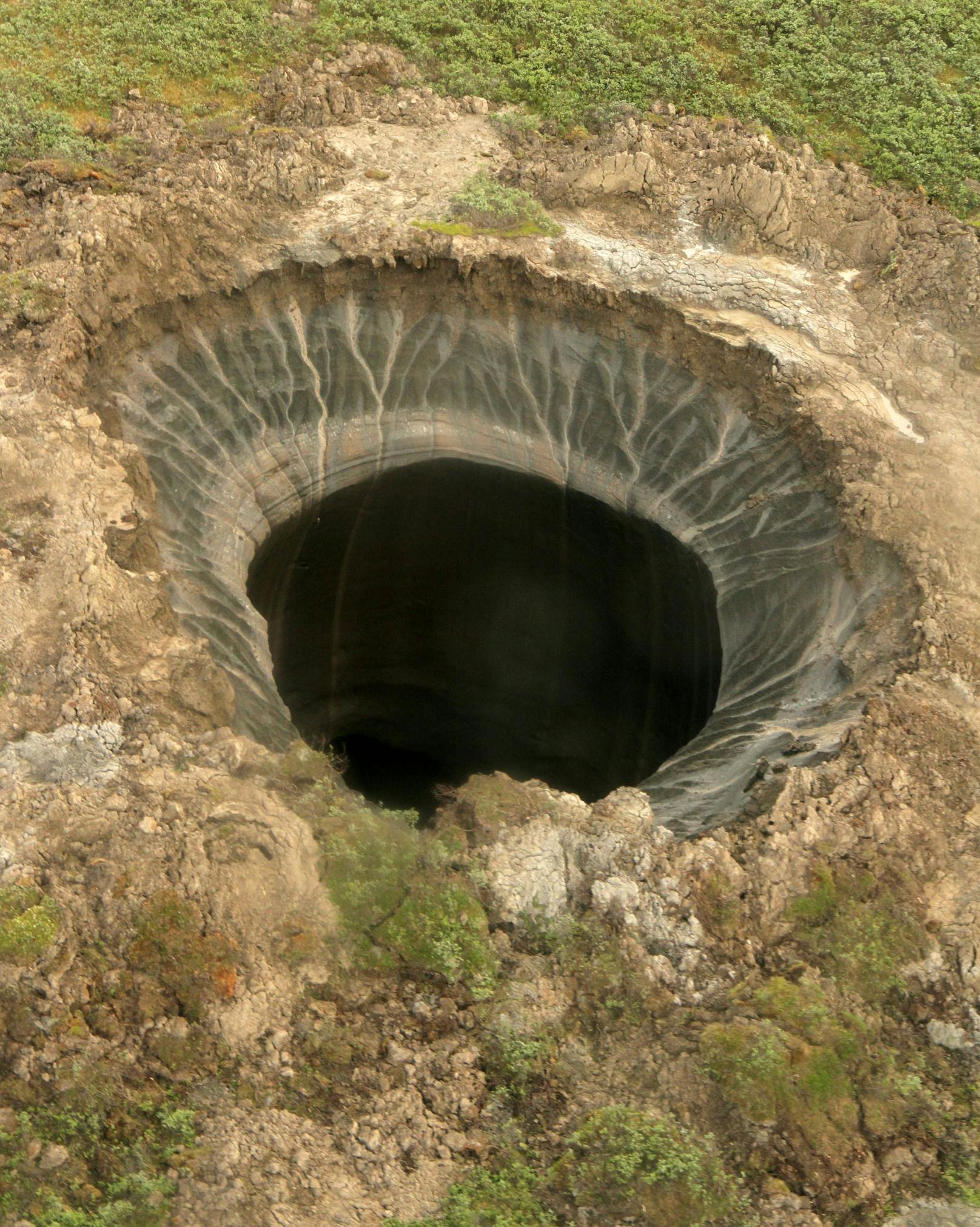 Seit Jahren werden in Sibirien immer wieder solch mysteriöse Krater gefunden, die scheinbar aus dem Nichts aufgetaucht waren.