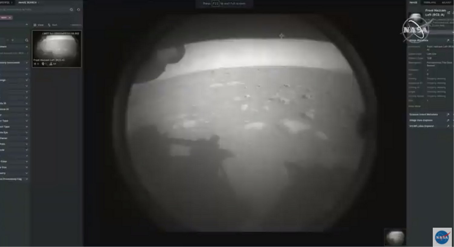 Das erste Bild des Rovers aus dem Roten Planeten.