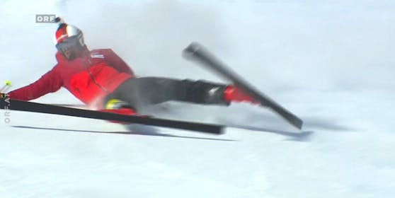 Joachim Puchner kommt zu Sturz.
