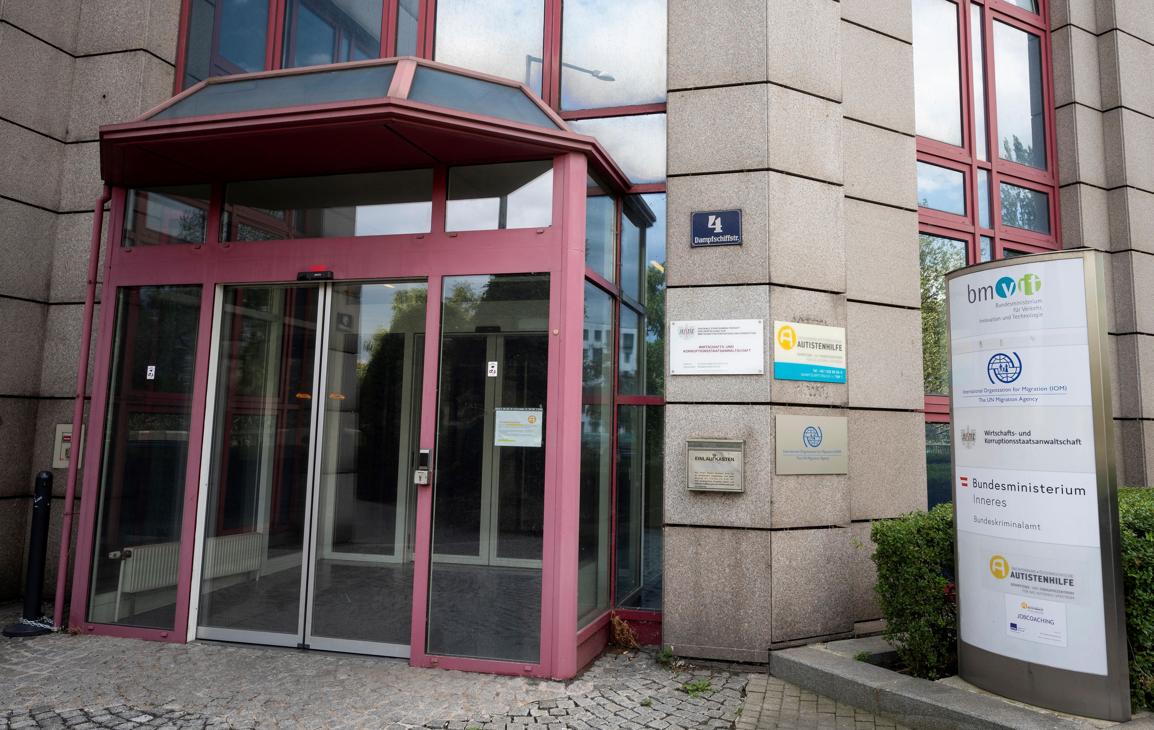 Download von www.picturedesk.com am 19.02.2021 (18:48).  VIENNA, AUSTRIA - JUNE 22: Feature: The entrance of Central public prosecutors office for the prosecution of white-collar crime and corruption - WKStA at the Dampfschiffstrasse 4 on June 22, 2020 in Vienna, Austria .WIEN, OESTERREICH - 22. JUNI: Feature: Der Eingang zur Wirtschafts- und Korruptionsstaatsanwaltschaft (WKStA), Dampfschiffstrasse am 22. Juni 2020 in Wien, Oesterreich.200622_SEPA_32_017 - 20200622_PD3679 - Rechteinfo: Rights Managed (RM)