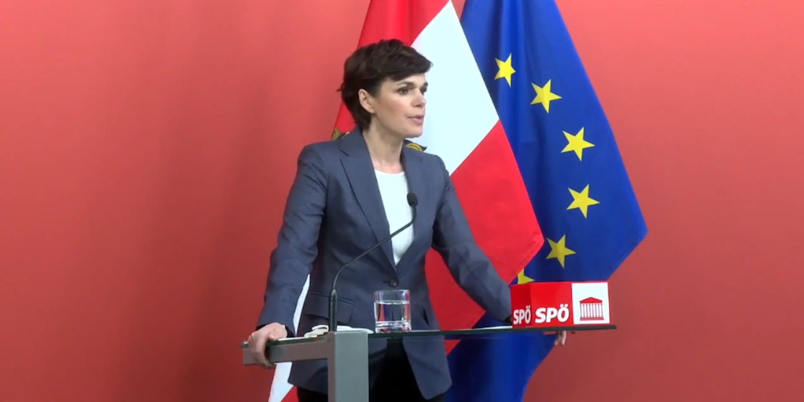 SPÖ-Chefin Pamela Rendi-Wagner im "roten Foyer" am 2. Februar