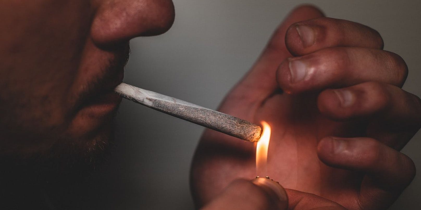 Konsumerfahrungen mit illegalen Drogen finden in Österreich am häufigsten mit Cannabis statt.
