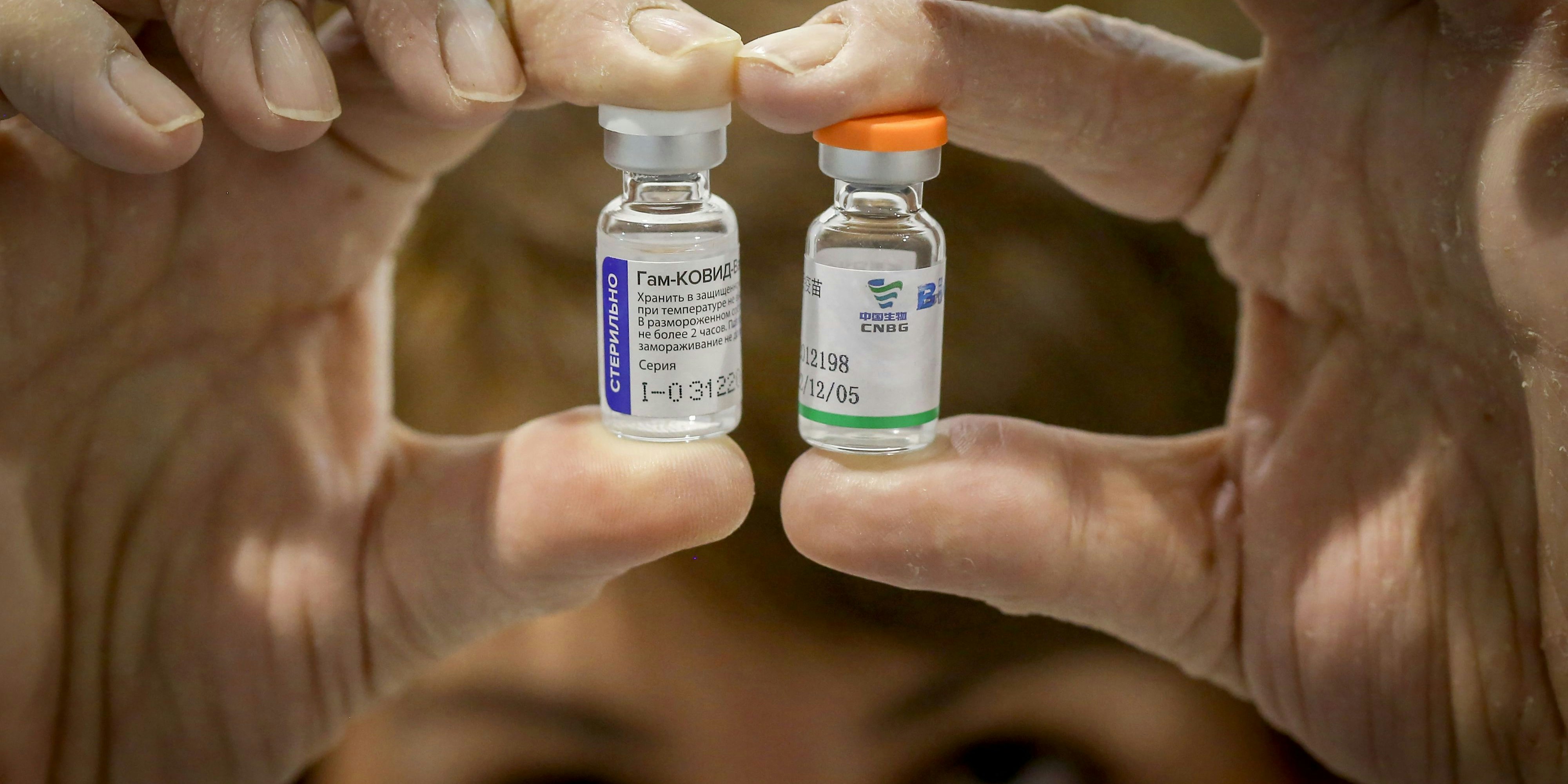 In Serbien etwa wird bereits fleißig mit Sputnik V und dem chinesischen Sinopharm geimpft. Den westlichen Vakzinen vertraut man hier weniger.