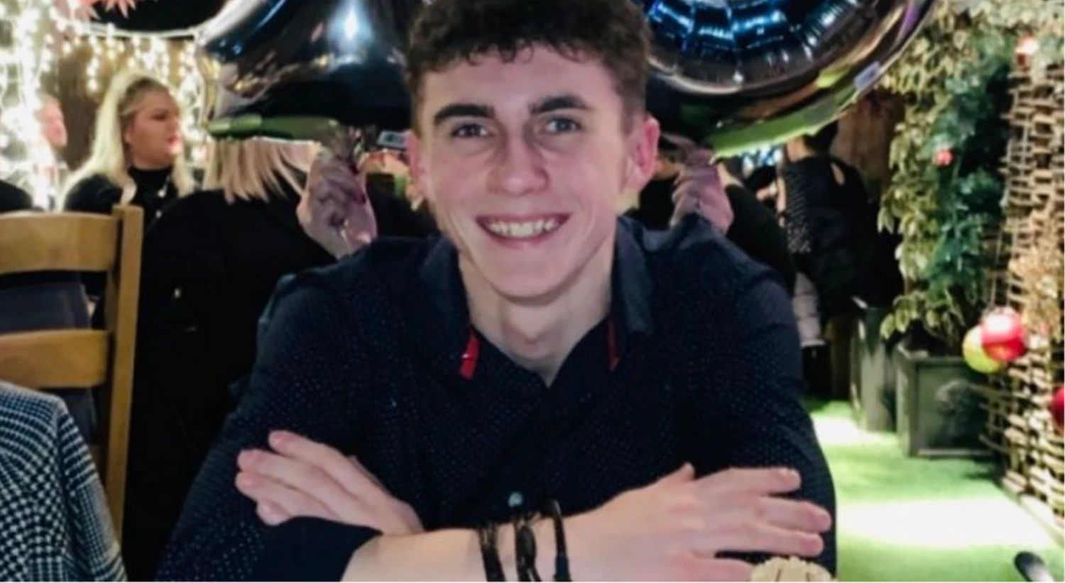Joseph Flavill vor seinem Unfall in guter Laune. Hier war er noch 18 Jahre alt, den 19. Geburtstag verbrachte er im Koma.