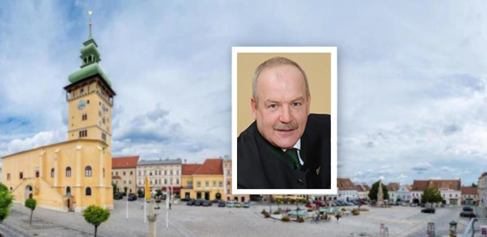 Bürgermeister Koch und Retz im Hintergrund.