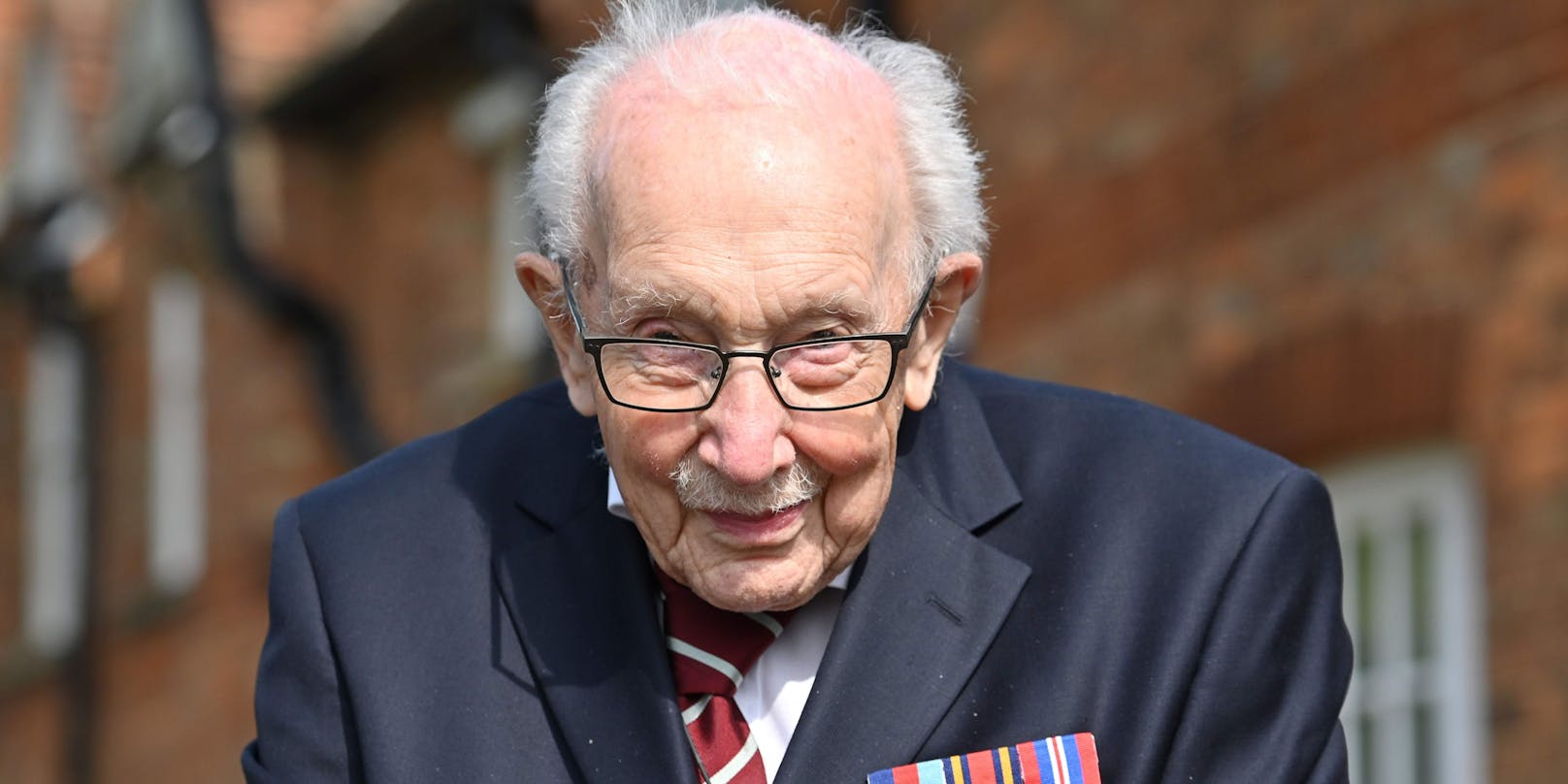 Tom Moore, 100-jähriger britischer Corona-Held, starb am 2. Februar 2021 im Spital.