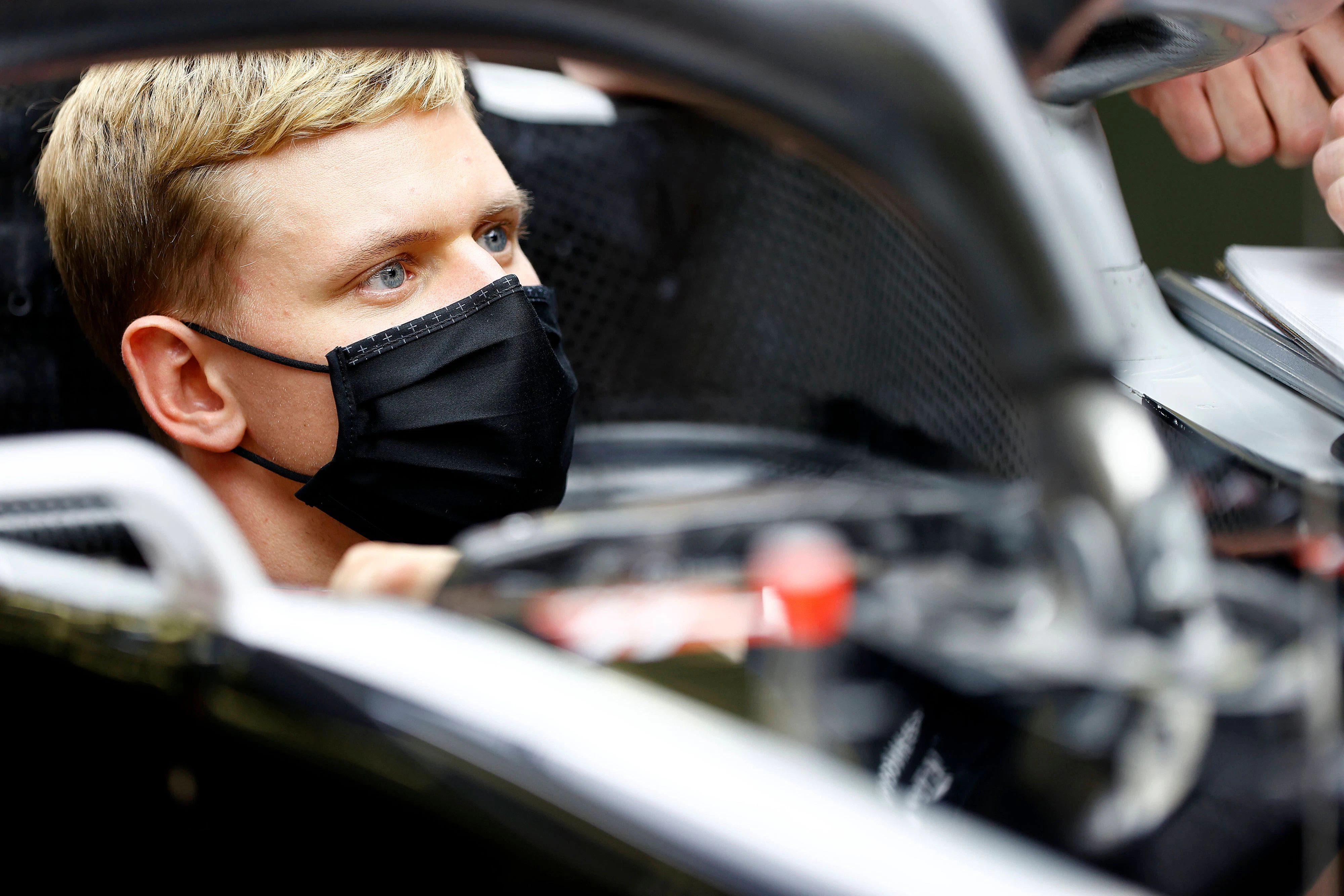 Sitzt Mick Schumacher bald in einem rosa Boliden?