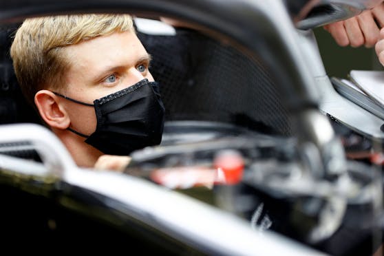 Sitzt Mick Schumacher bald in einem rosa Boliden?