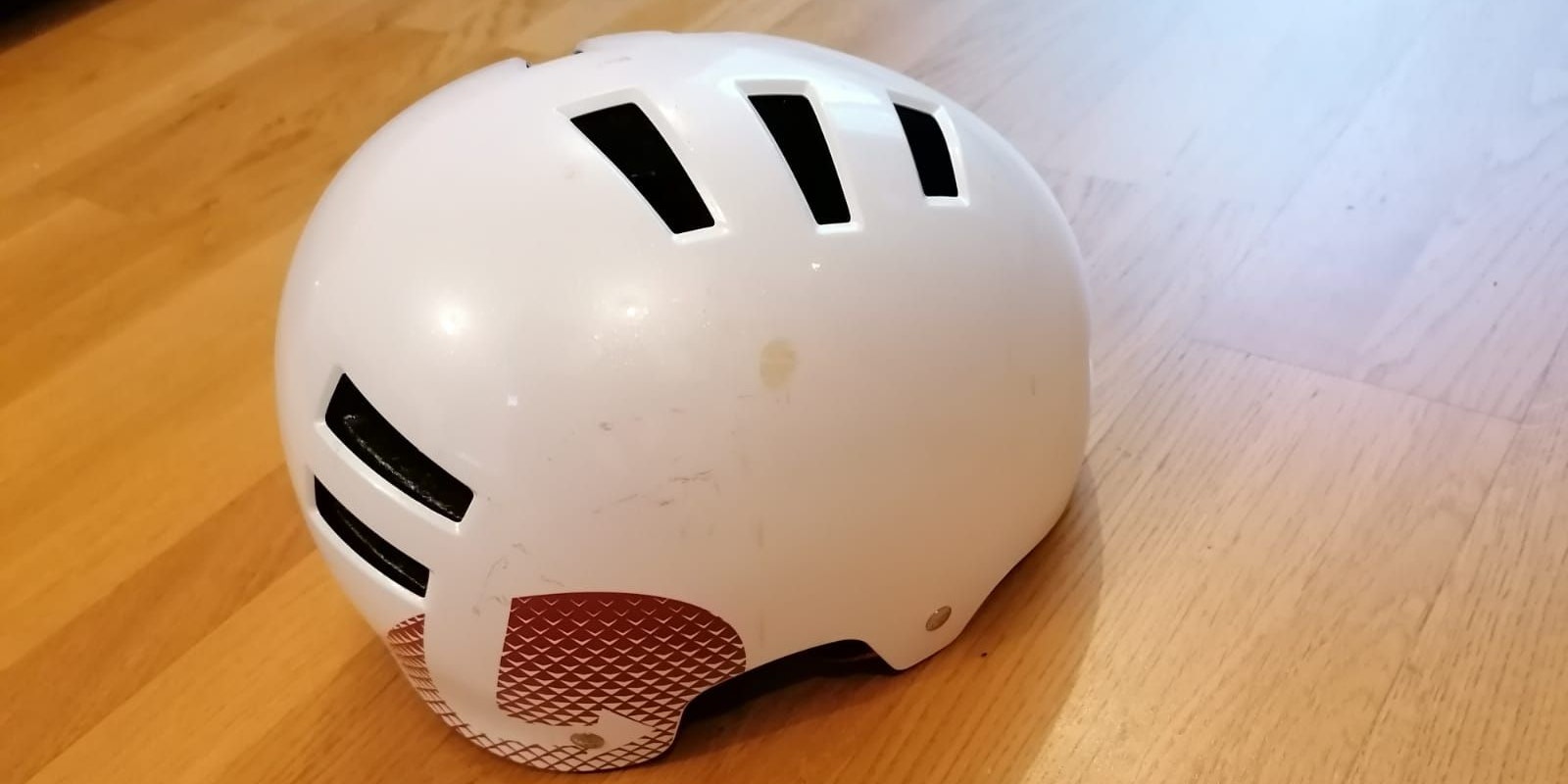 Äußerlich ist der Helm in Ordnung.