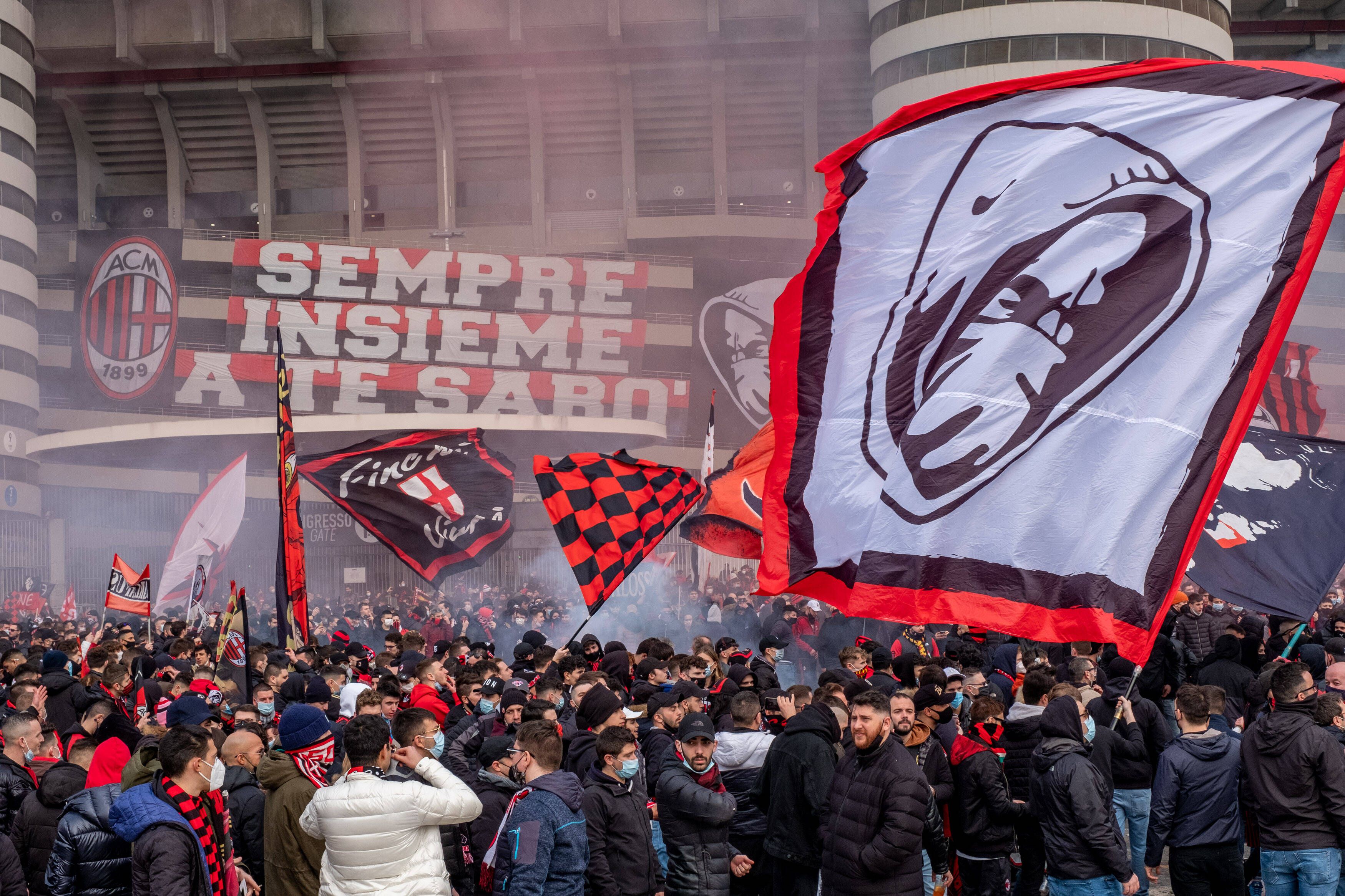 Fan-Auflauf beim Mailänder Derby