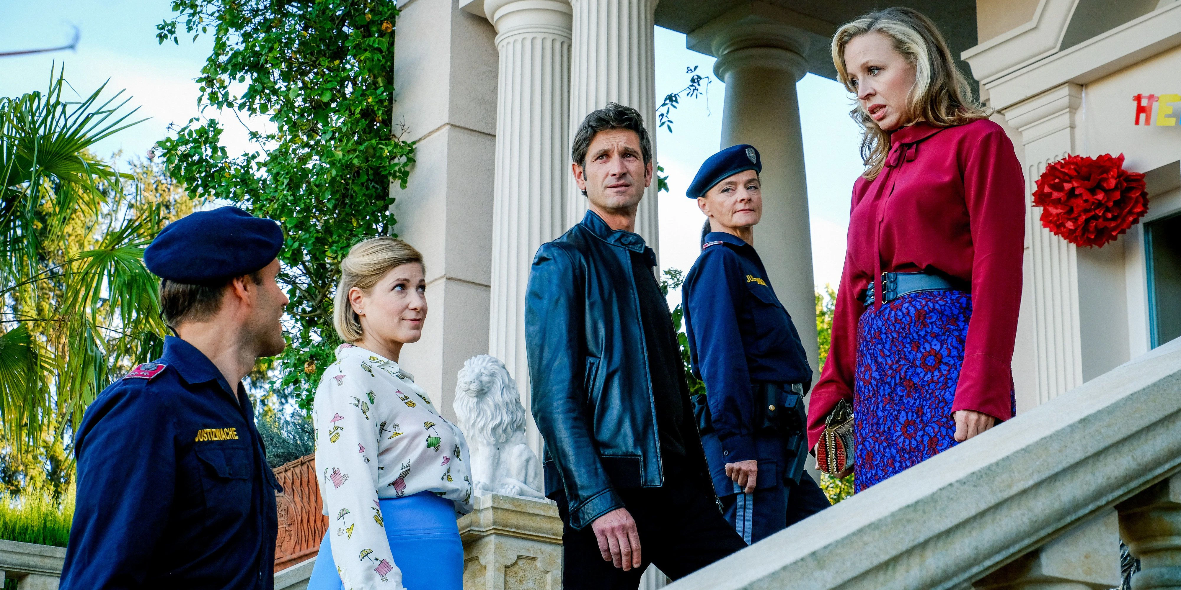 Nico (Nina Proll) verpetzt Sonia (Ines Honsel).