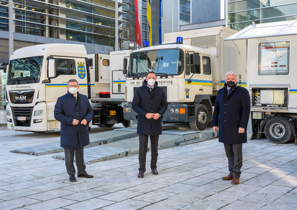 Mobilitätslandesrat Ludwig Schleritzko, Wirtschaftslandesrat Jochen Danninger und der für Verkehrsrecht zuständige LHStv. Franz Schnabl (v.l.)