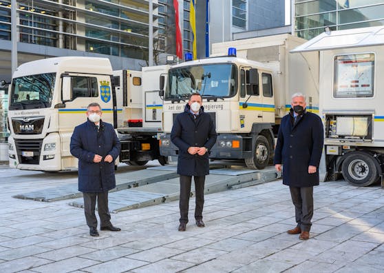 Mobilitätslandesrat Ludwig Schleritzko, Wirtschaftslandesrat Jochen Danninger und der für Verkehrsrecht zuständige LHStv. Franz Schnabl (v.l.)