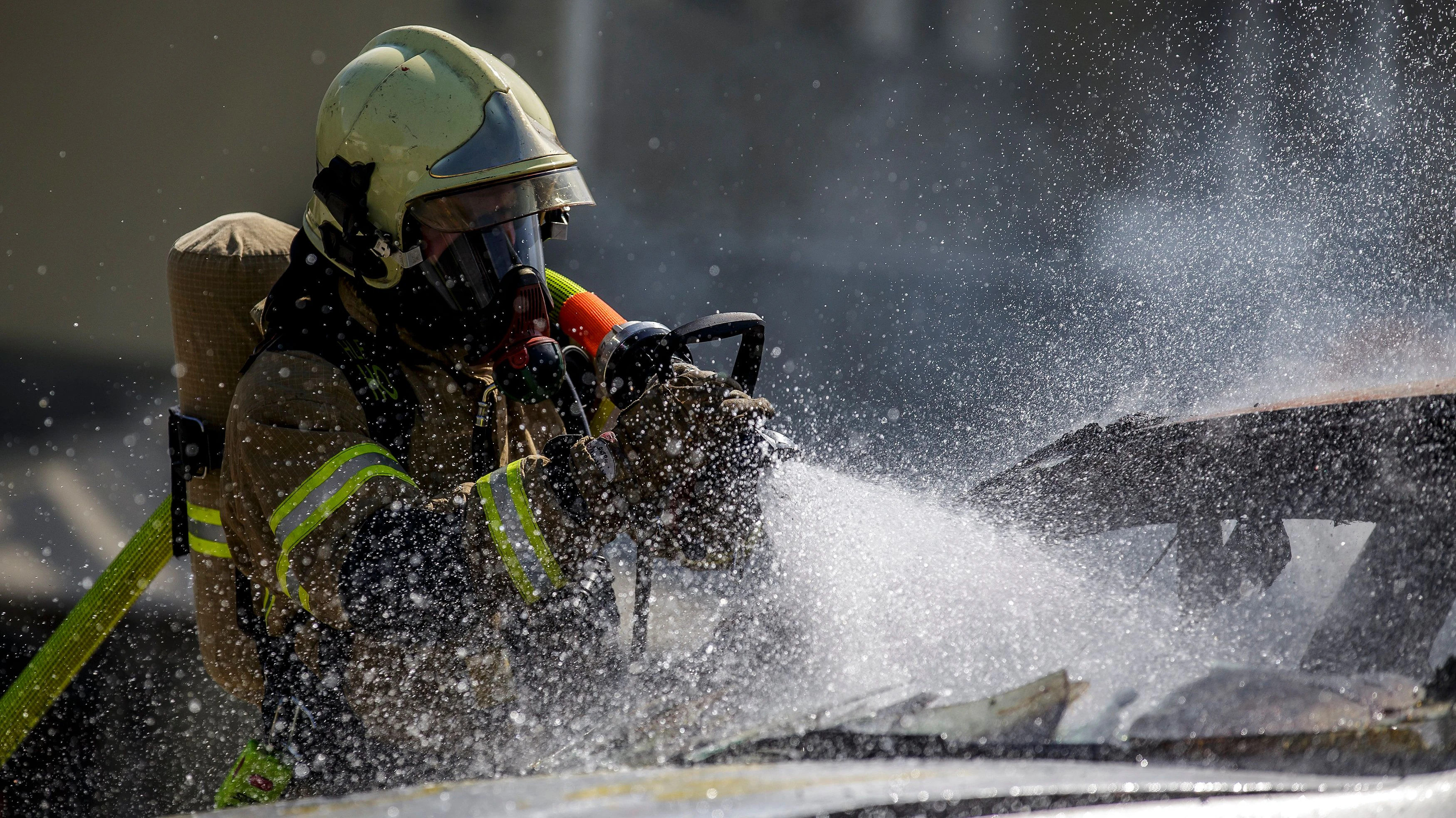 Zehn Feuerwehrmitarbeiter haben sich in Graz mit dem Coronavirus infiziert (Symbolbild).