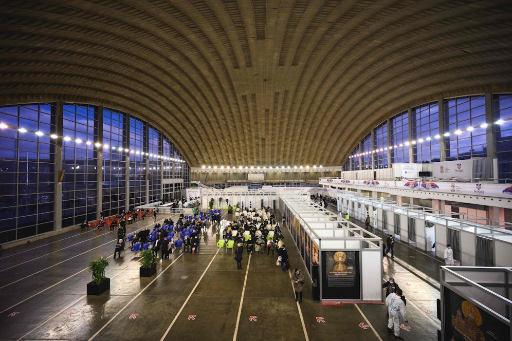 Eine Impfstraße in Belgrad, Serbien