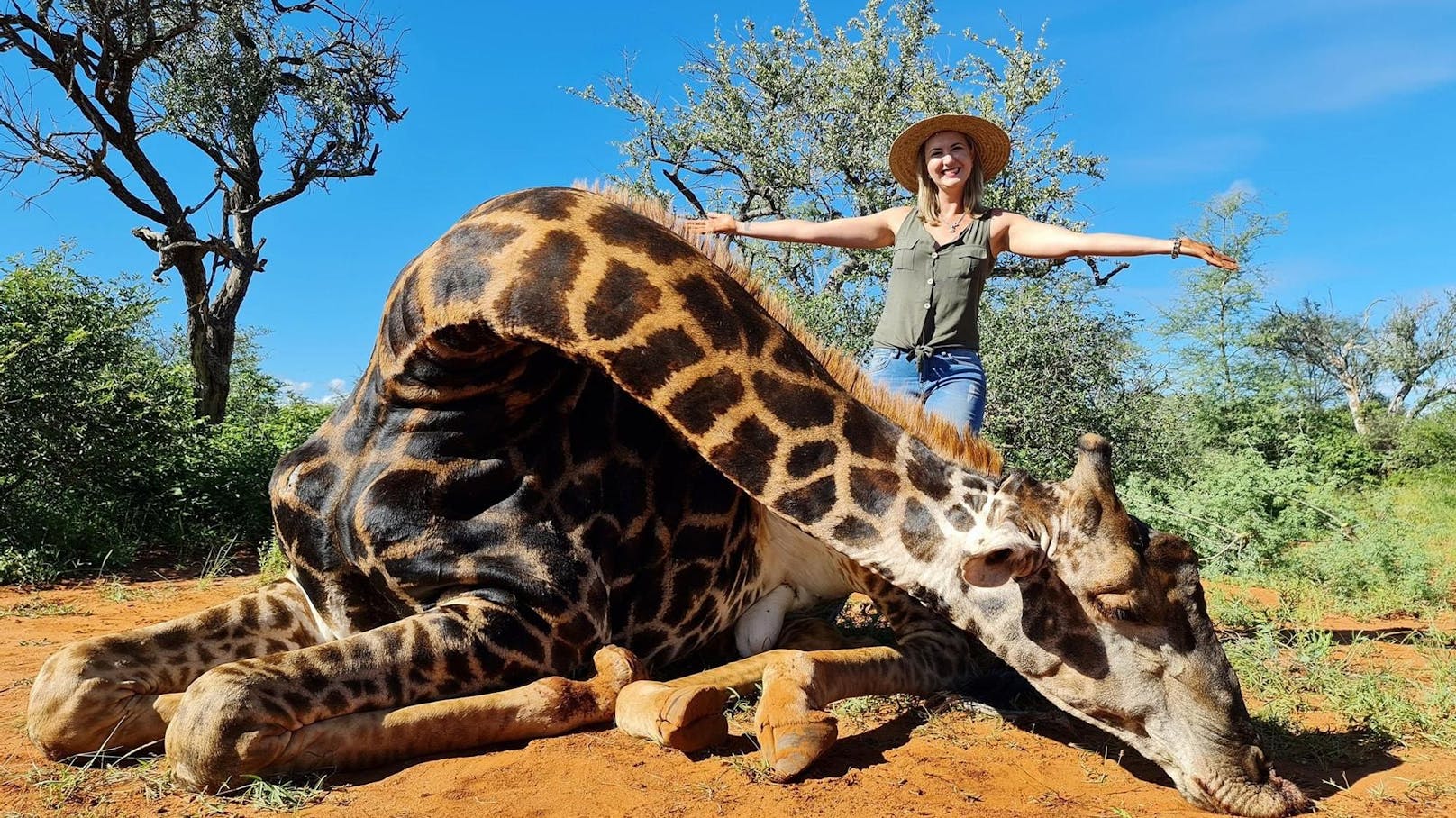 Ihr Ehemann schenkte ihr die Jagd auf eine Giraffe.