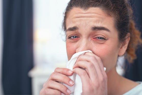 Die Pollen haben wieder Saison. Wir verraten dir, wie du eine Allergie von einer Corona-Infektion unterscheiden kannst.